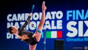 b c club giardino carpi franchetto iris   clavette sfe04184 copia simone ferraro ph copia